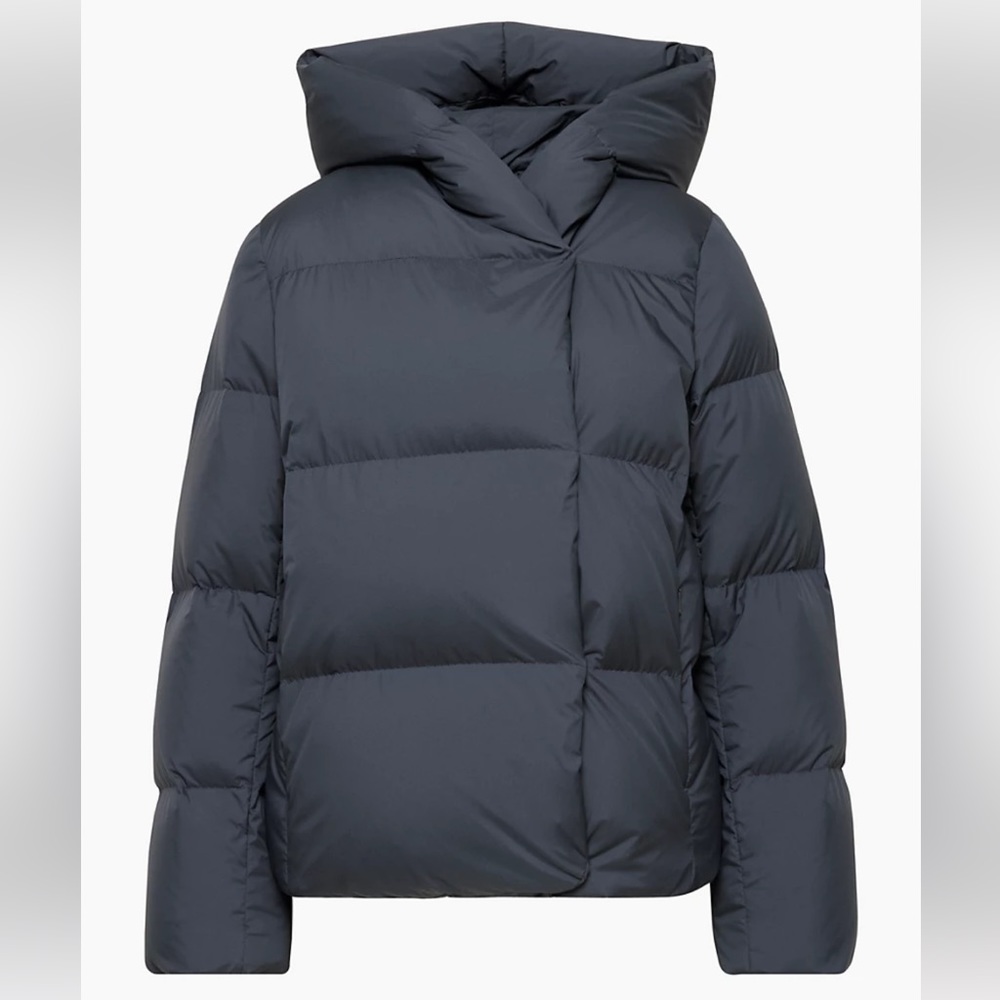 Aritzia The Duvet Puffer Short